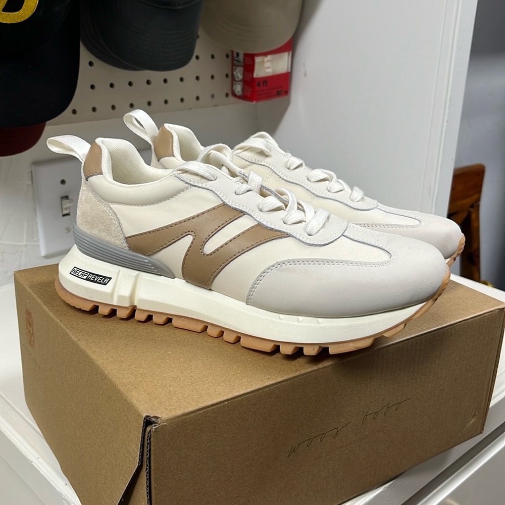 Somiliss Sneakers. Size 38 (or women’s 7.5).